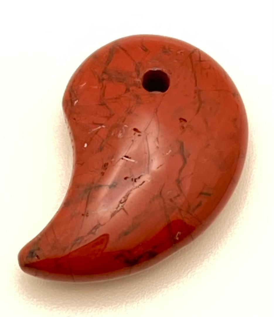 佐渡赤玉石の勾玉①