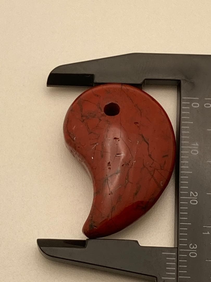 佐渡赤玉石の勾玉①