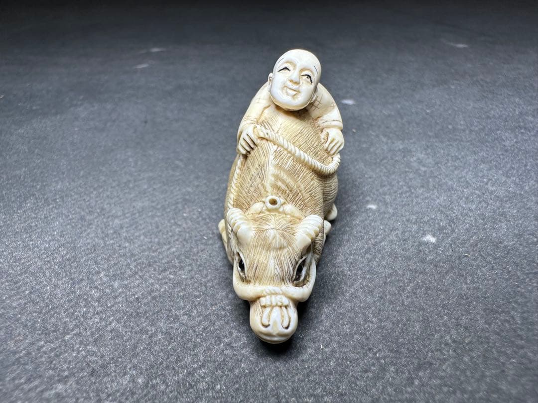 極上　根付　天然素材　アンティーク　骨董　飾り物　古美術　置物　細密細工　彫刻