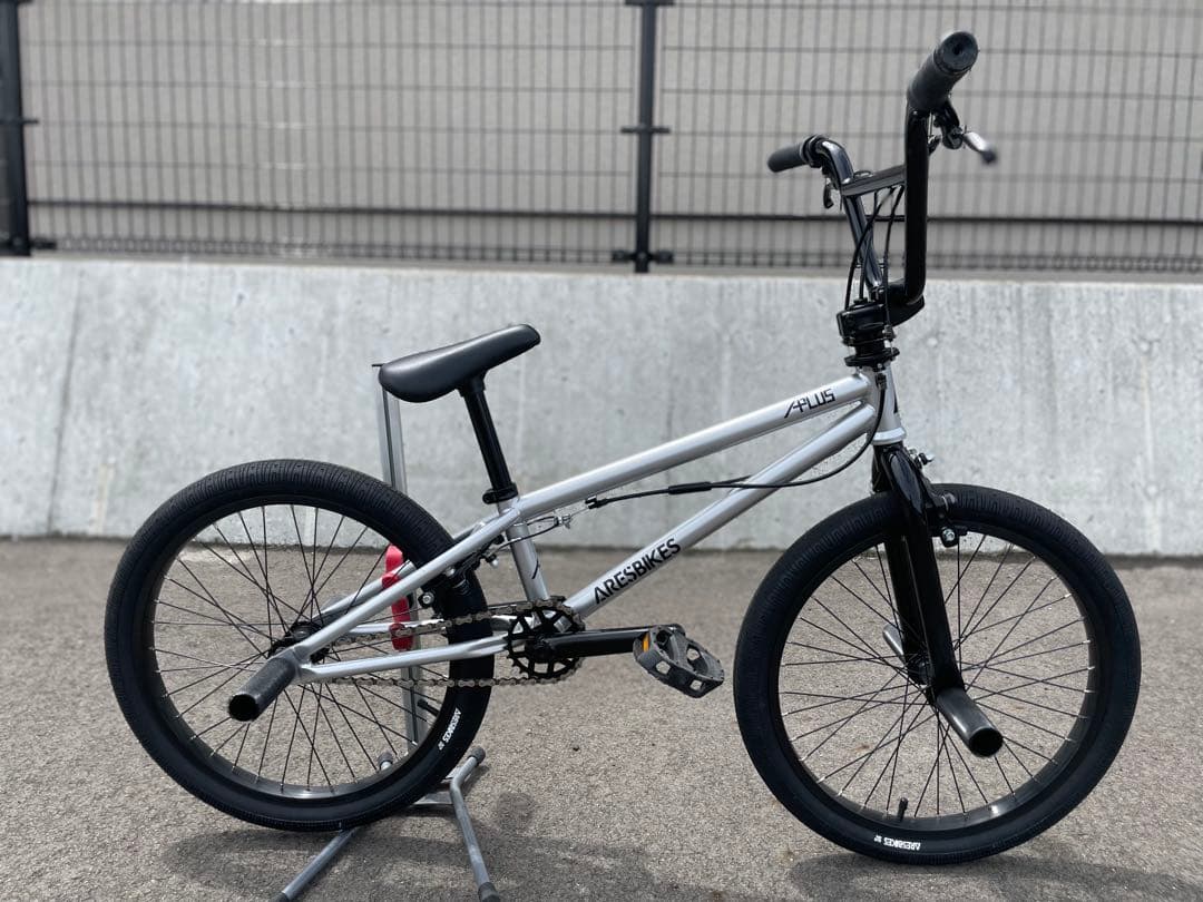 送料込み　ARES BIKES 20インチ BMXバイク