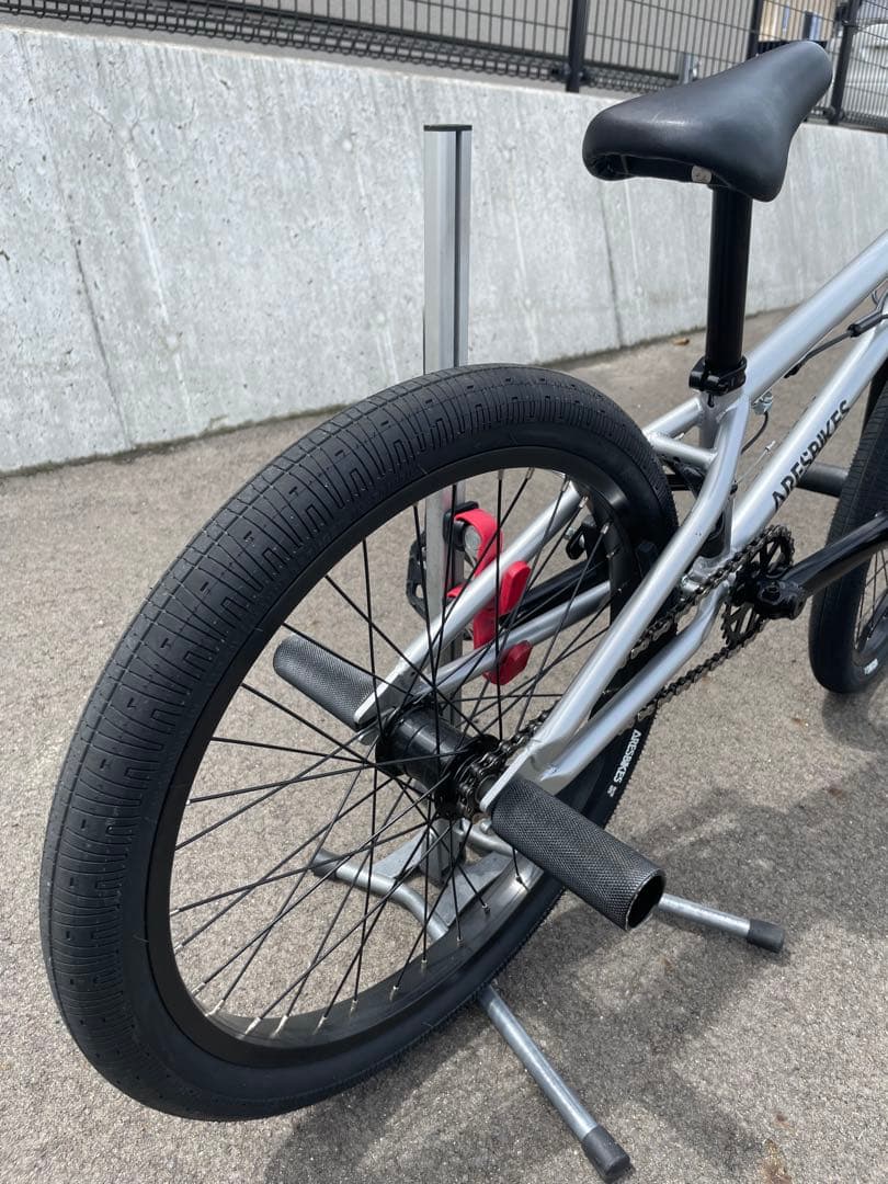 送料込み　ARES BIKES 20インチ BMXバイク