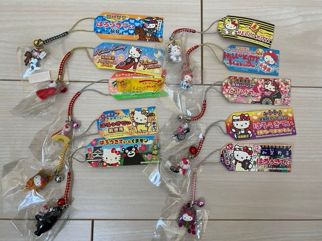 ご当地キティ　64個セット売り　根付け　キーホルダー　ハローキティ
