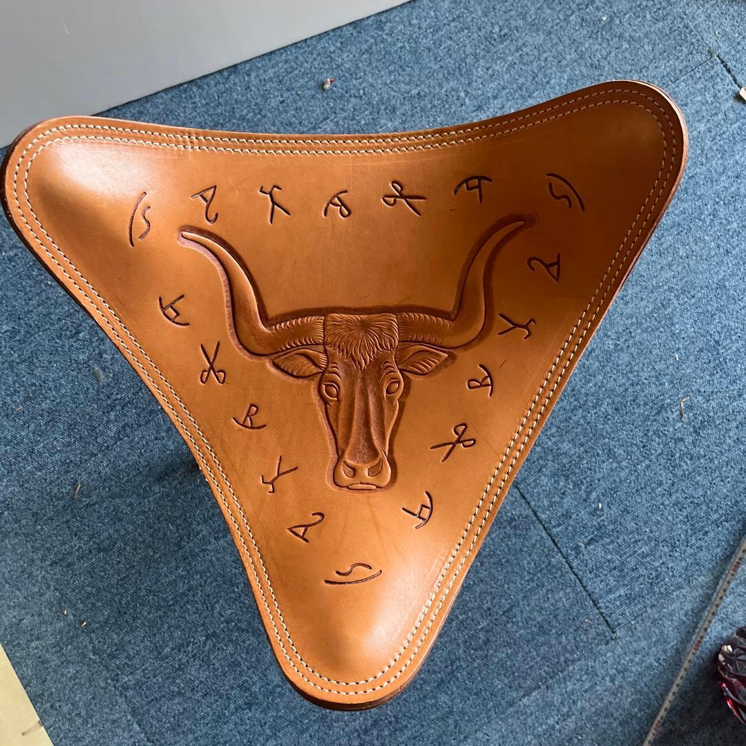 レザー製　サドルスツール