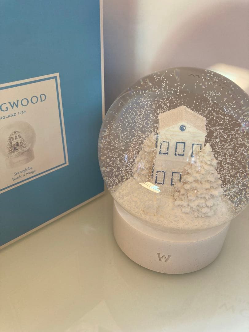 ウェッジウッド　ホリデースノーグローブ　スノードーム　オーナメント2個