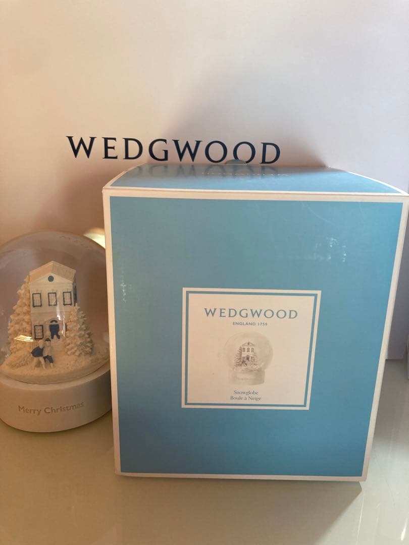 ウェッジウッド　ホリデースノーグローブ　スノードーム　オーナメント2個