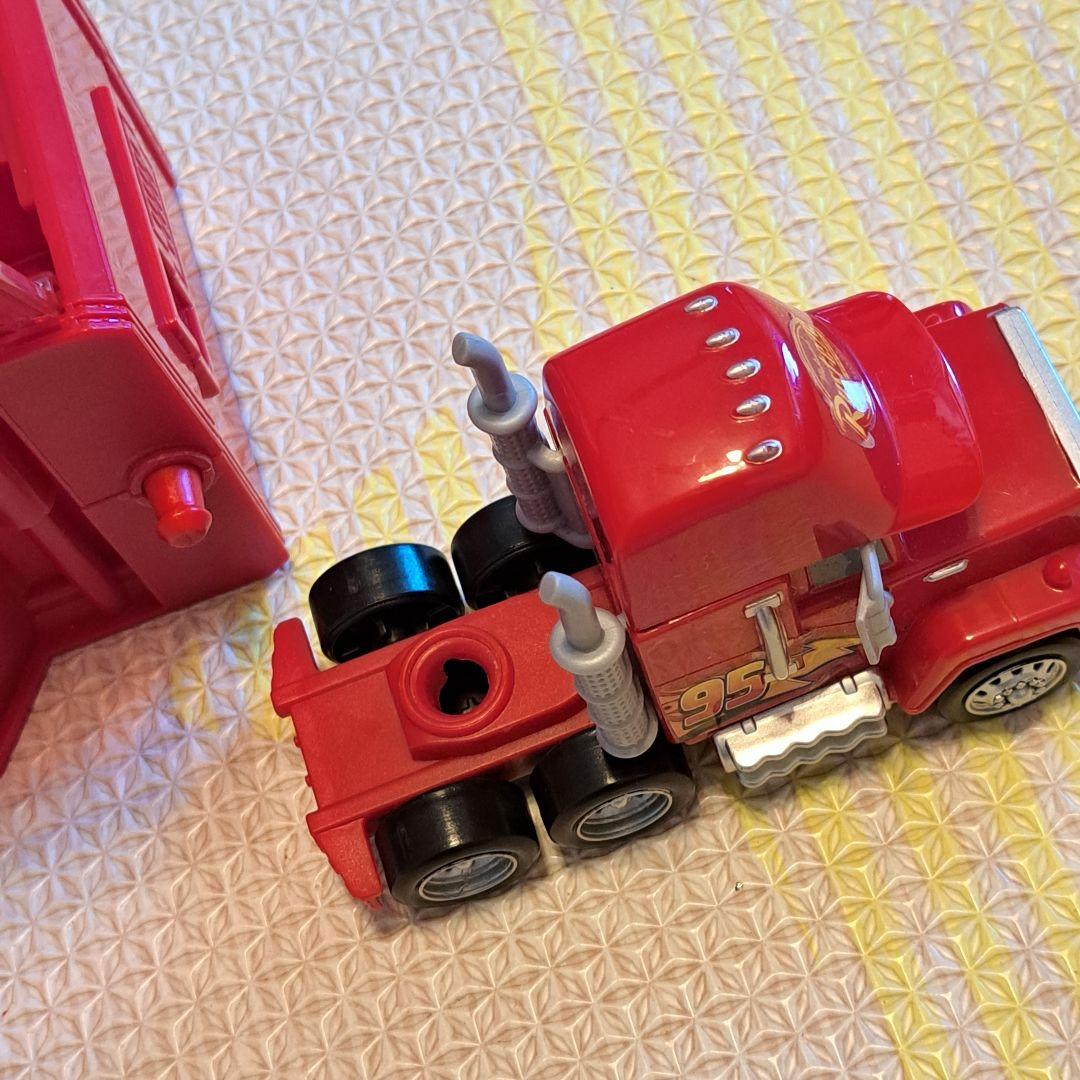 ミニミニカーズ　ライトニング・マックィーン トレーラーセット　ミニカー10台