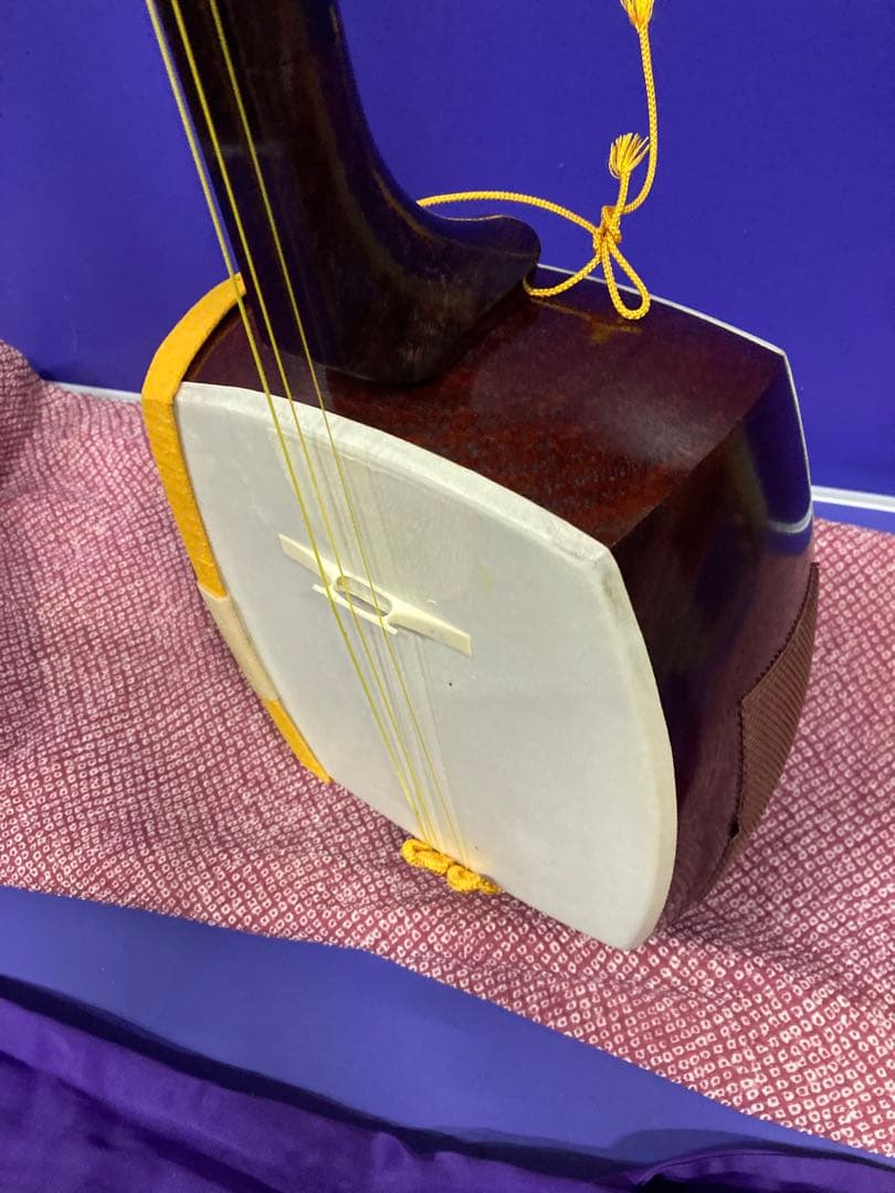 高級 三味線 民謡 K9？ 金無垢 子持綾杉 金細 紅木 和楽器 弦楽器 綾杉胴