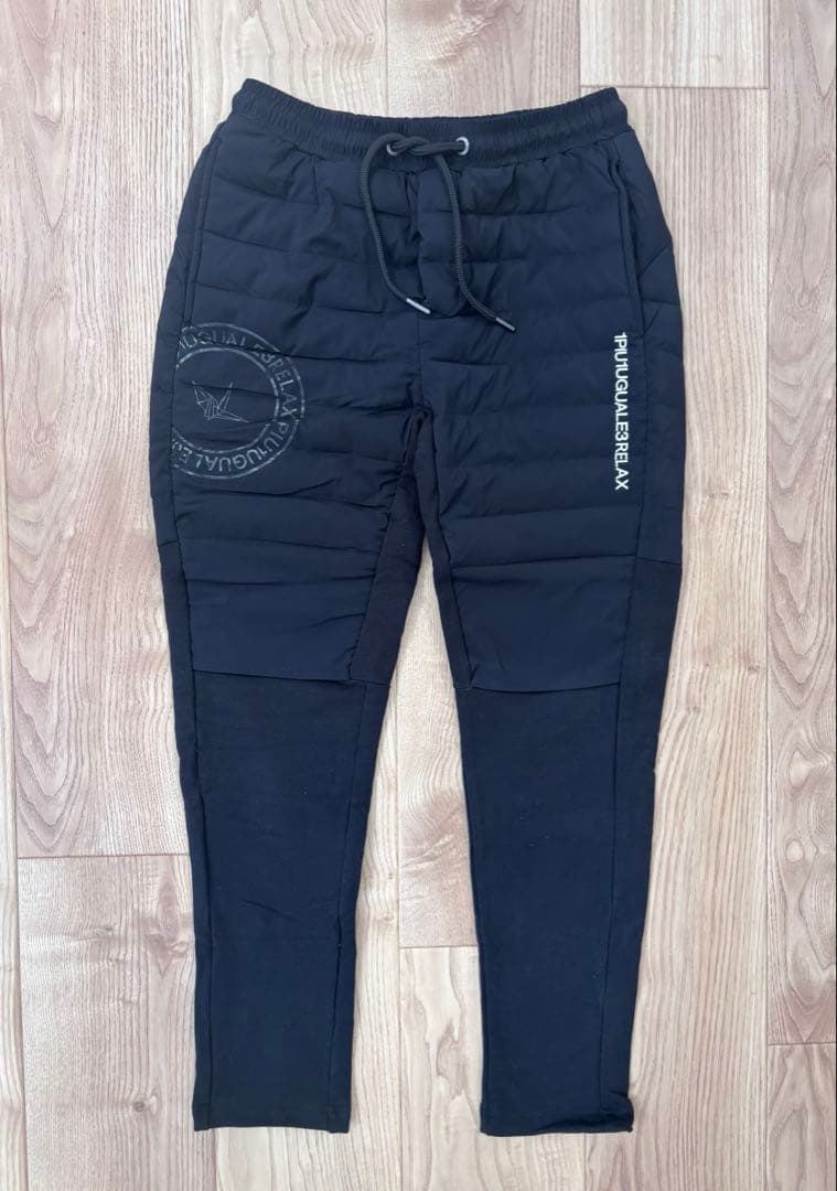 1PIU1UGUALE3 ウノピゥウノウグァーレトレ サークルロゴ　M