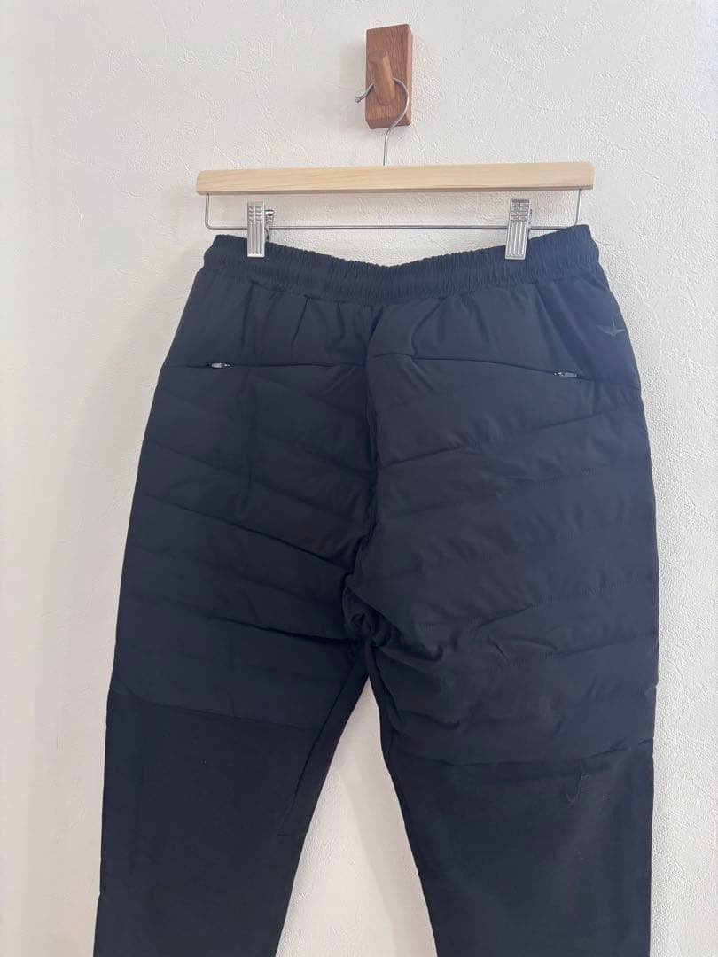 1PIU1UGUALE3 ウノピゥウノウグァーレトレ サークルロゴ　M