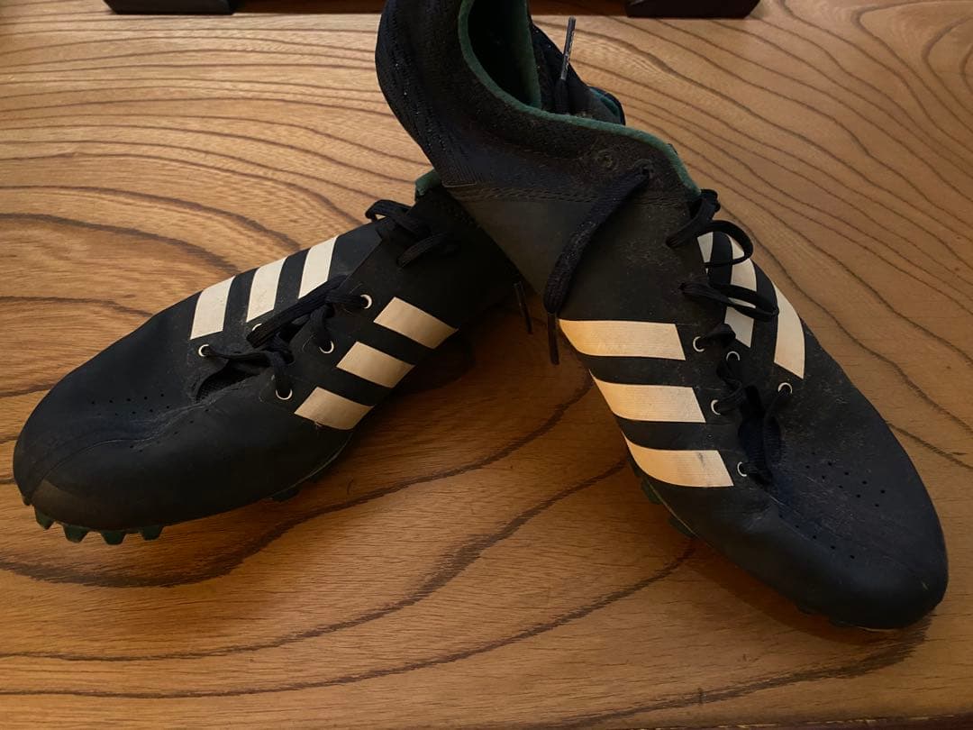 adidas スパイクシューズ ブラック/ホワイト