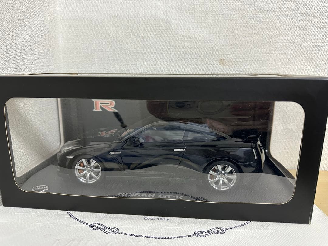 Nissan GT-R 1/43 スケール