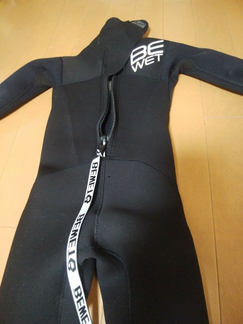 ウェットスーツ　子供用　ＢＥＷＥＴ　未使用に近い　最終大幅値下