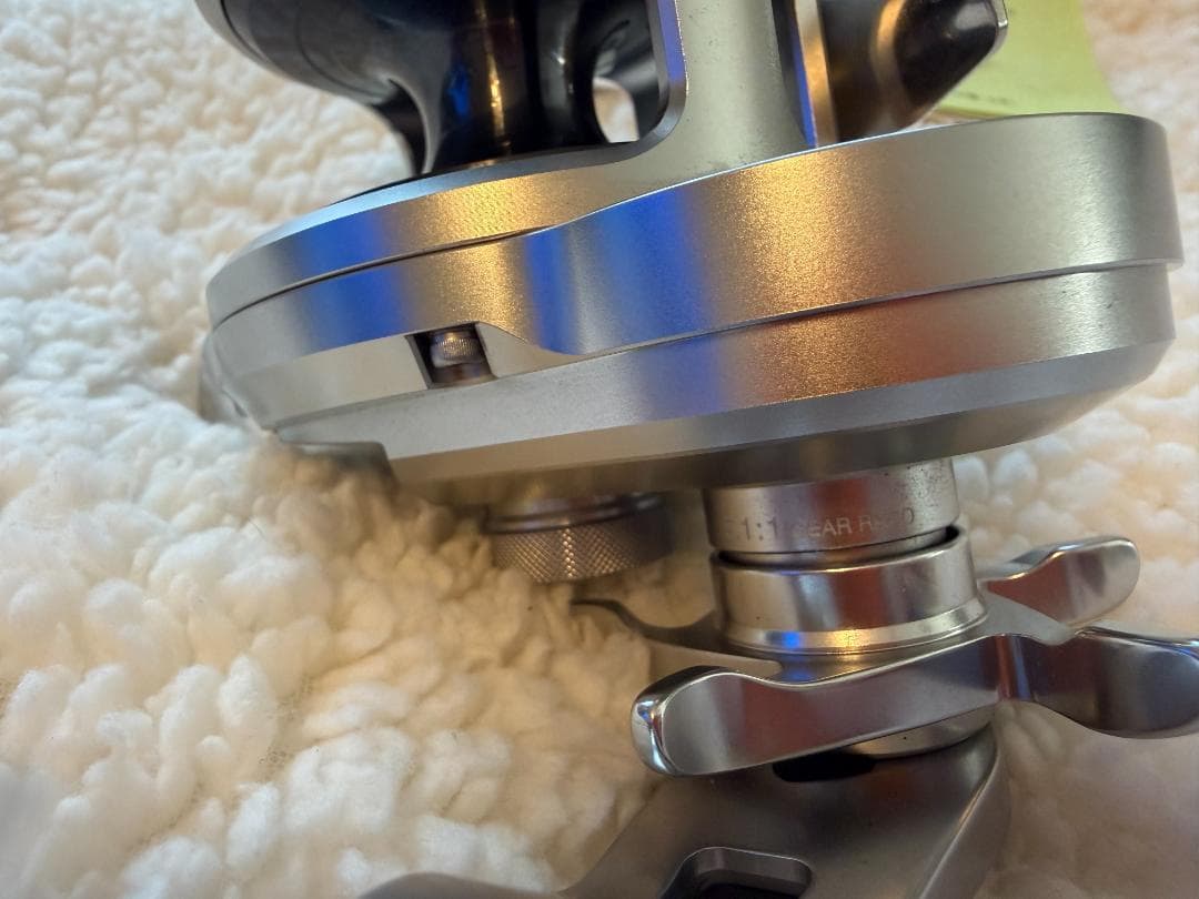 送料無料　新品　SHIMANOシマノ 17オシアジガー 2000NR-PG　右巻