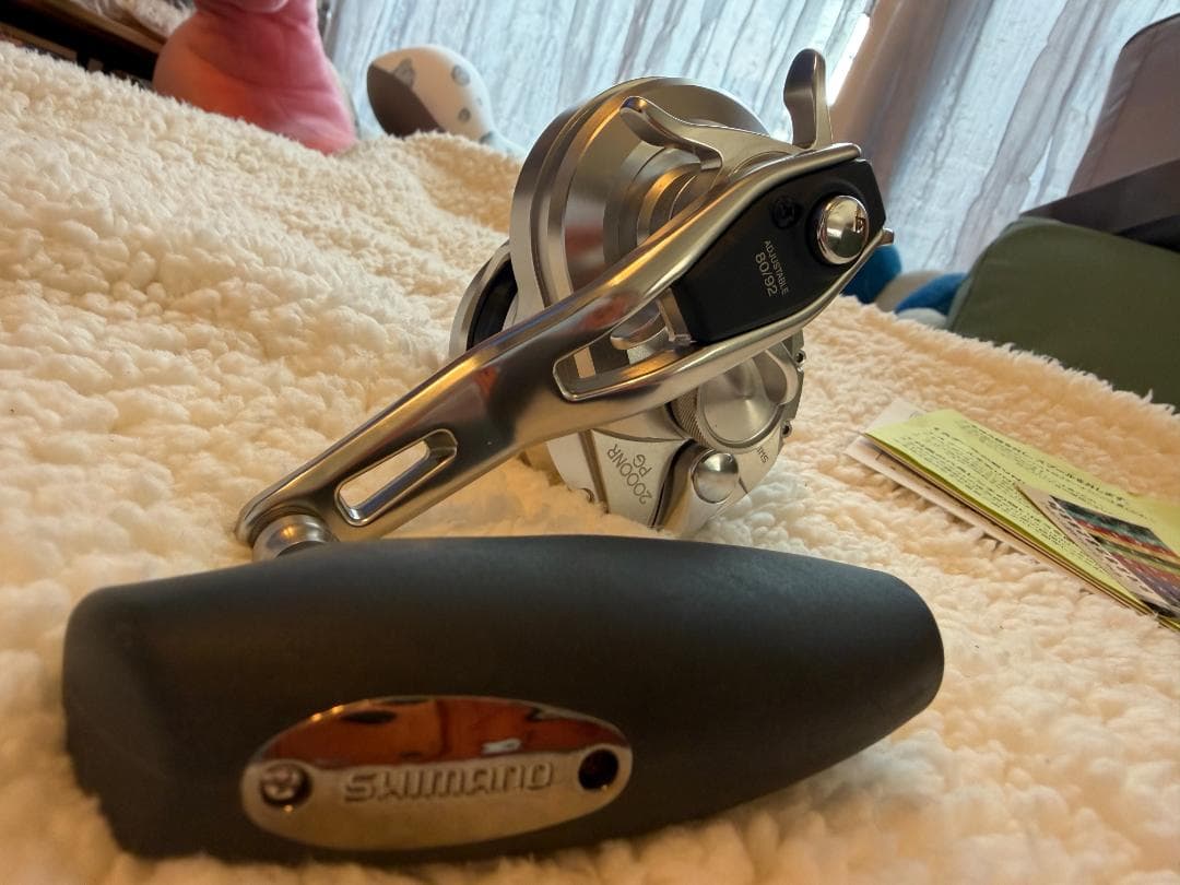 送料無料　新品　SHIMANOシマノ 17オシアジガー 2000NR-PG　右巻