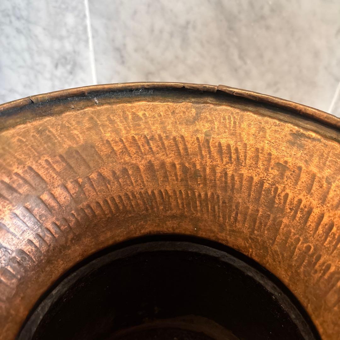 インドネシア　アンティーク　古道具とても雰囲気がある銅製の鉢受け、フラワーベース