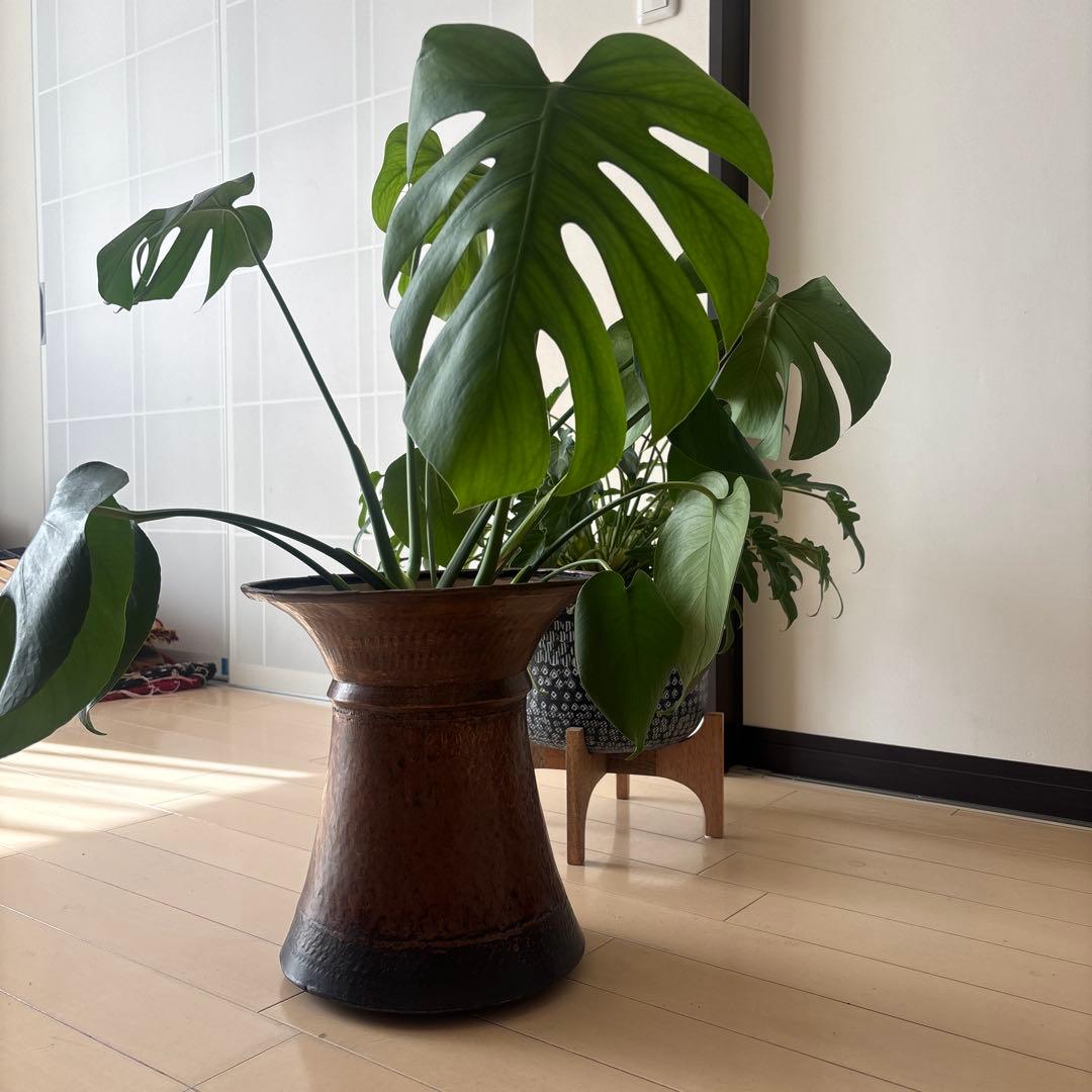 インドネシア　アンティーク　古道具とても雰囲気がある銅製の鉢受け、フラワーベース