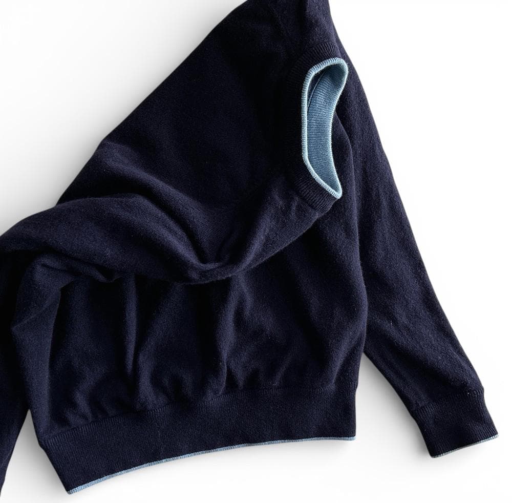 ピッコーネクラブ ふんわり肉厚 カシミヤ混ウール ロゴ刺繍モチーフニット