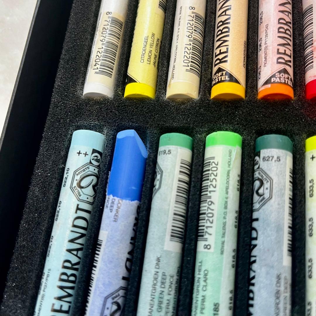 Rembrandt ソフトパステル 30色　フィキサチーフ付き　画材　セット