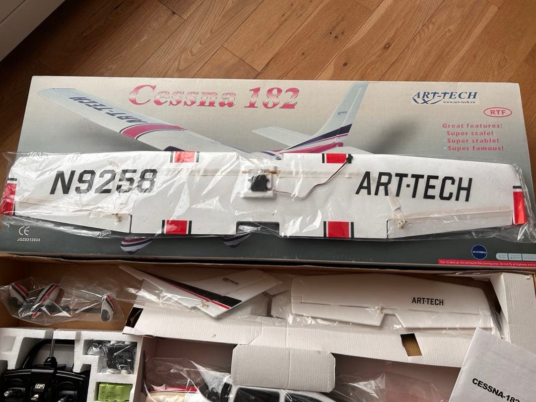 ART-TECH CESSNA182 ラジコン飛行機
