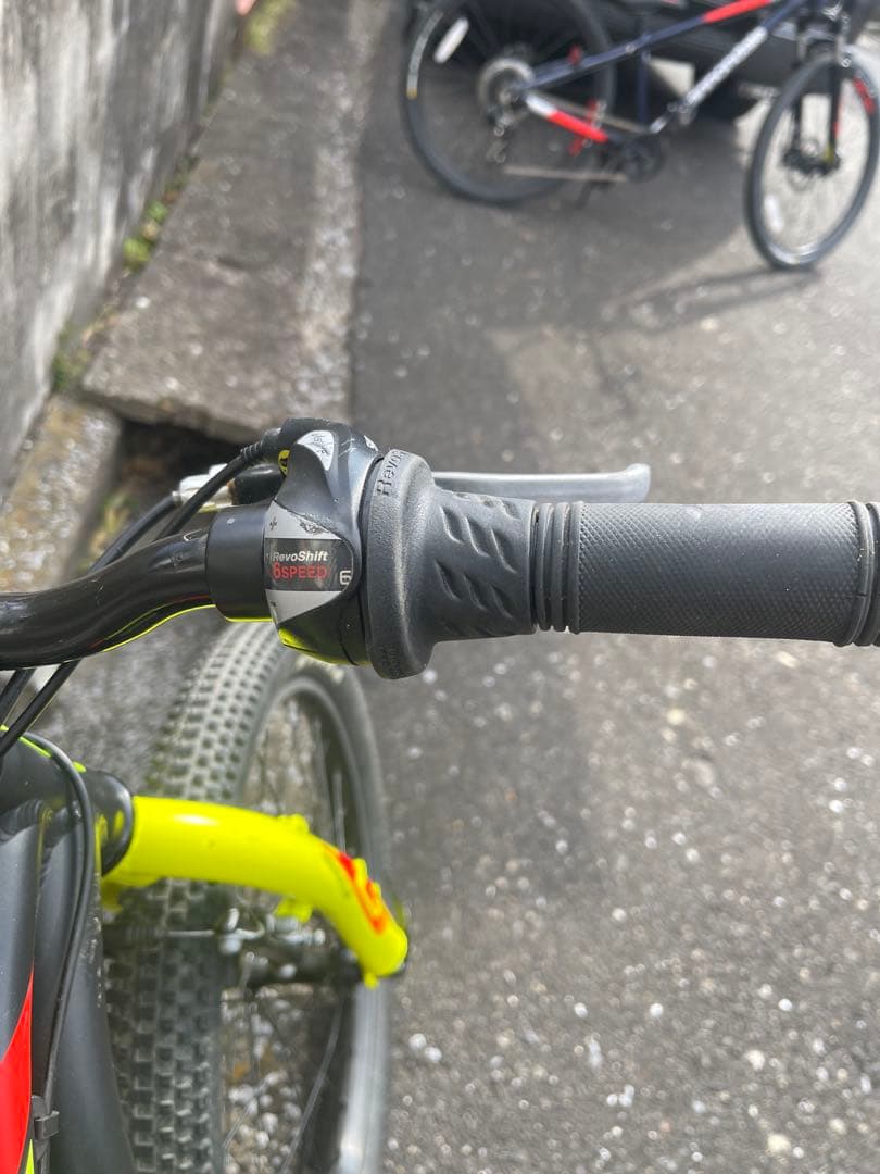 GT Stomper マウンテンバイク 黒/黄　キッズ 20インチ