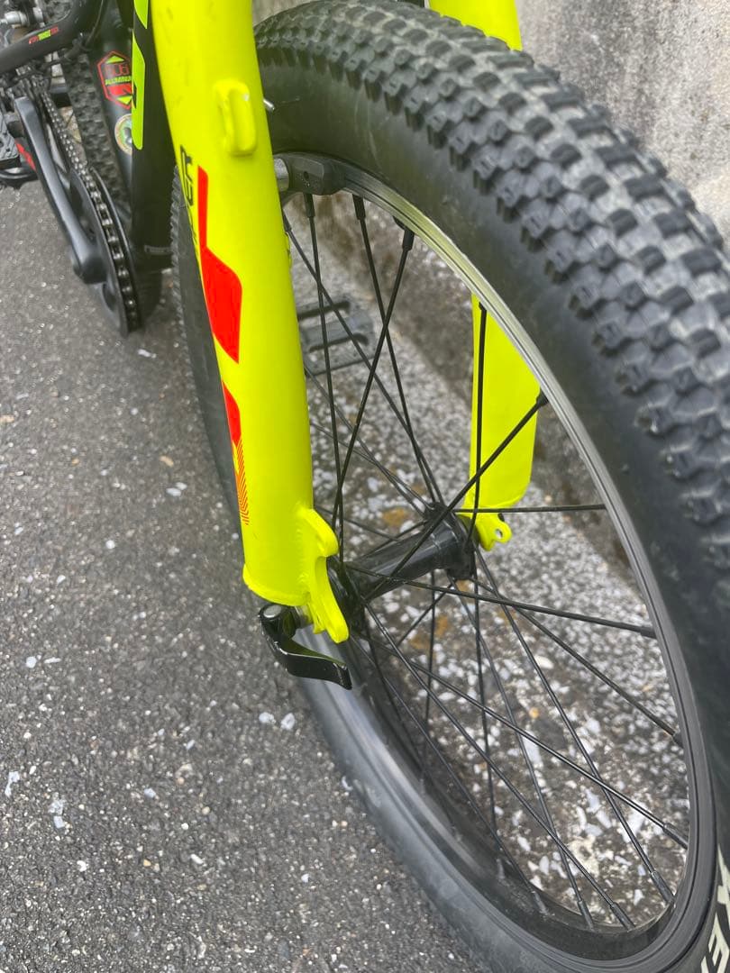 GT Stomper マウンテンバイク 黒/黄　キッズ 20インチ