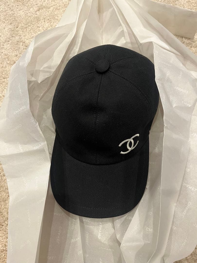 CHANEL 黒 キャップ ロゴ入り,購入証明あり