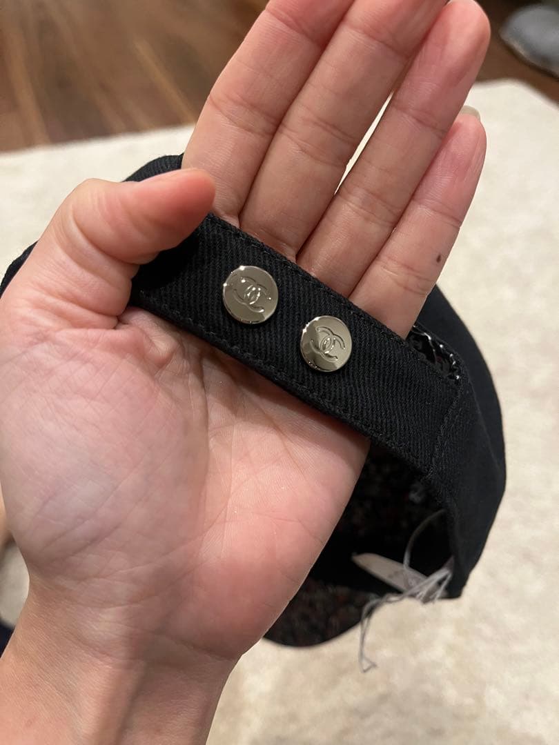 CHANEL 黒 キャップ ロゴ入り,購入証明あり