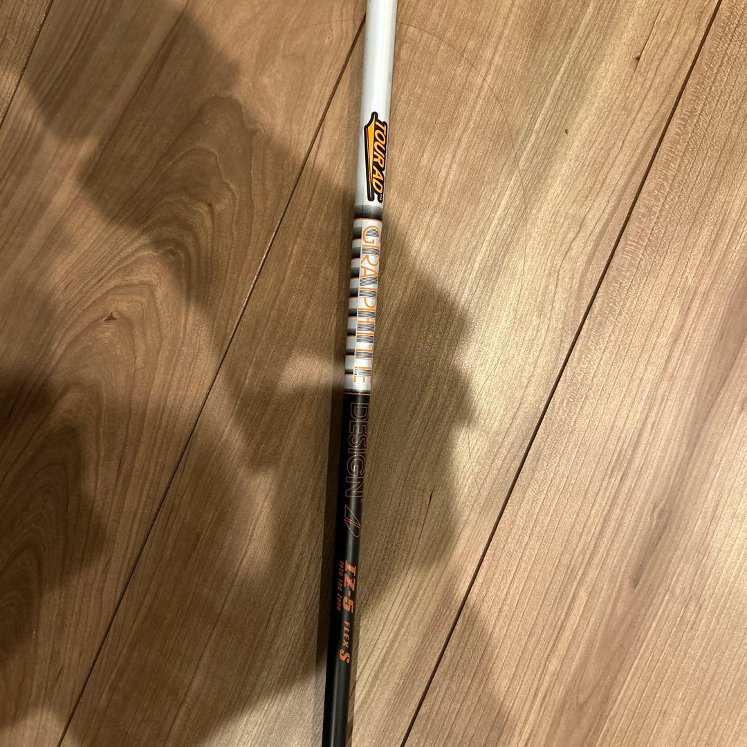 TSR3 ドライバー Graphite Design IZ-5S