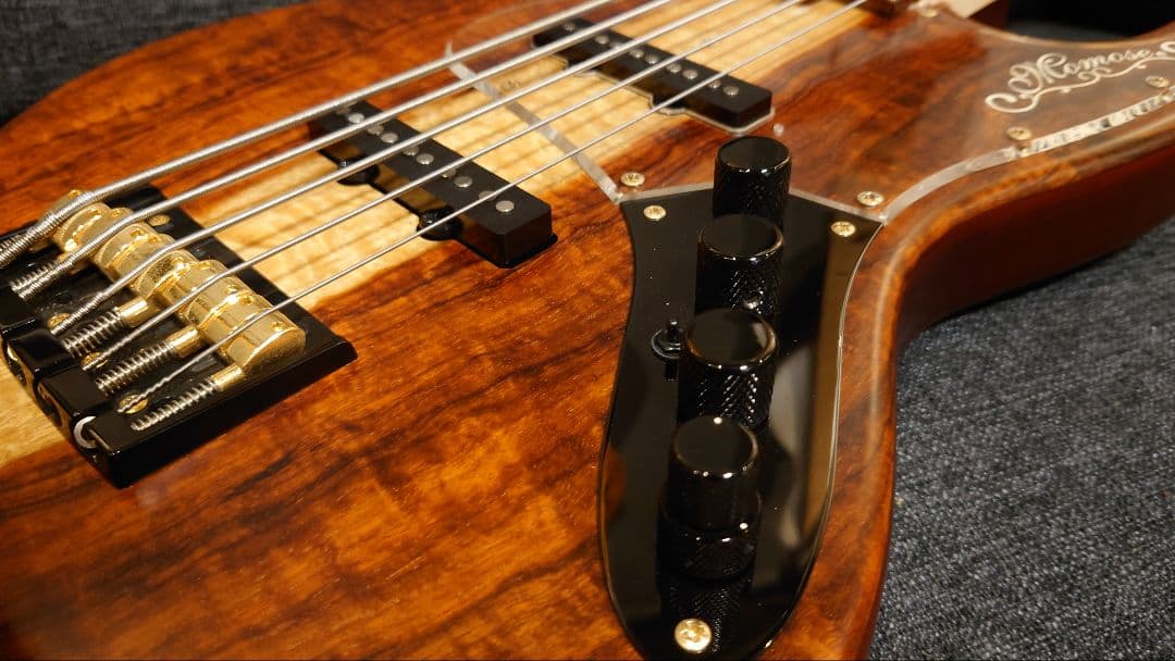 momose　custom 5弦ベース