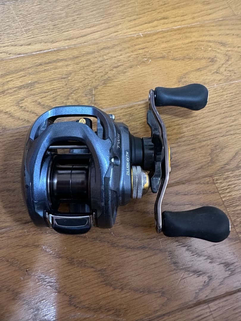 ダイワZILLION SV TW ベイトリール　右巻き　6.3