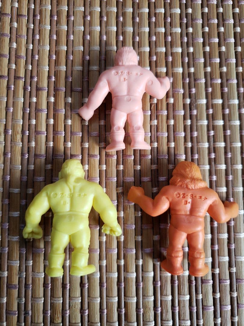 プロレスラー消しゴム　肌色　ペールオレンジ　黄色　橙　キン消し