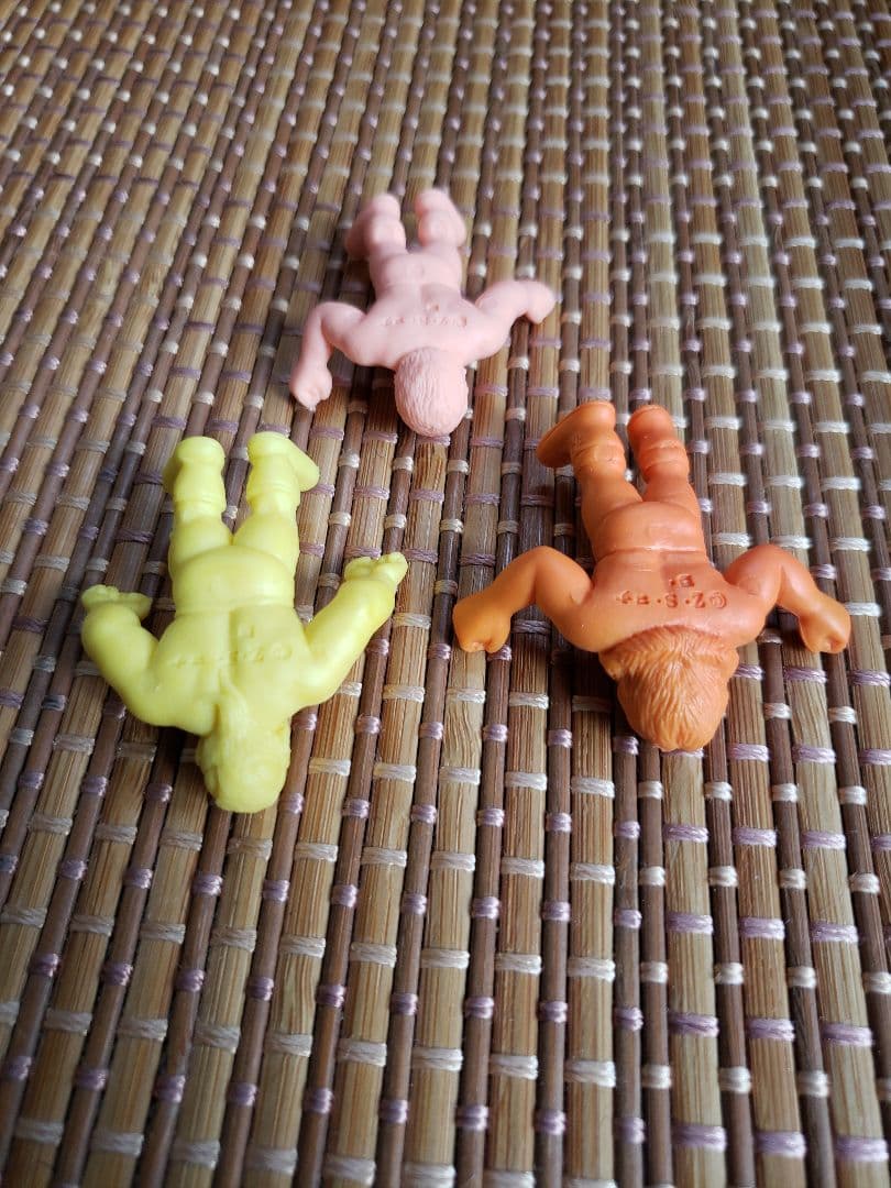 プロレスラー消しゴム　肌色　ペールオレンジ　黄色　橙　キン消し