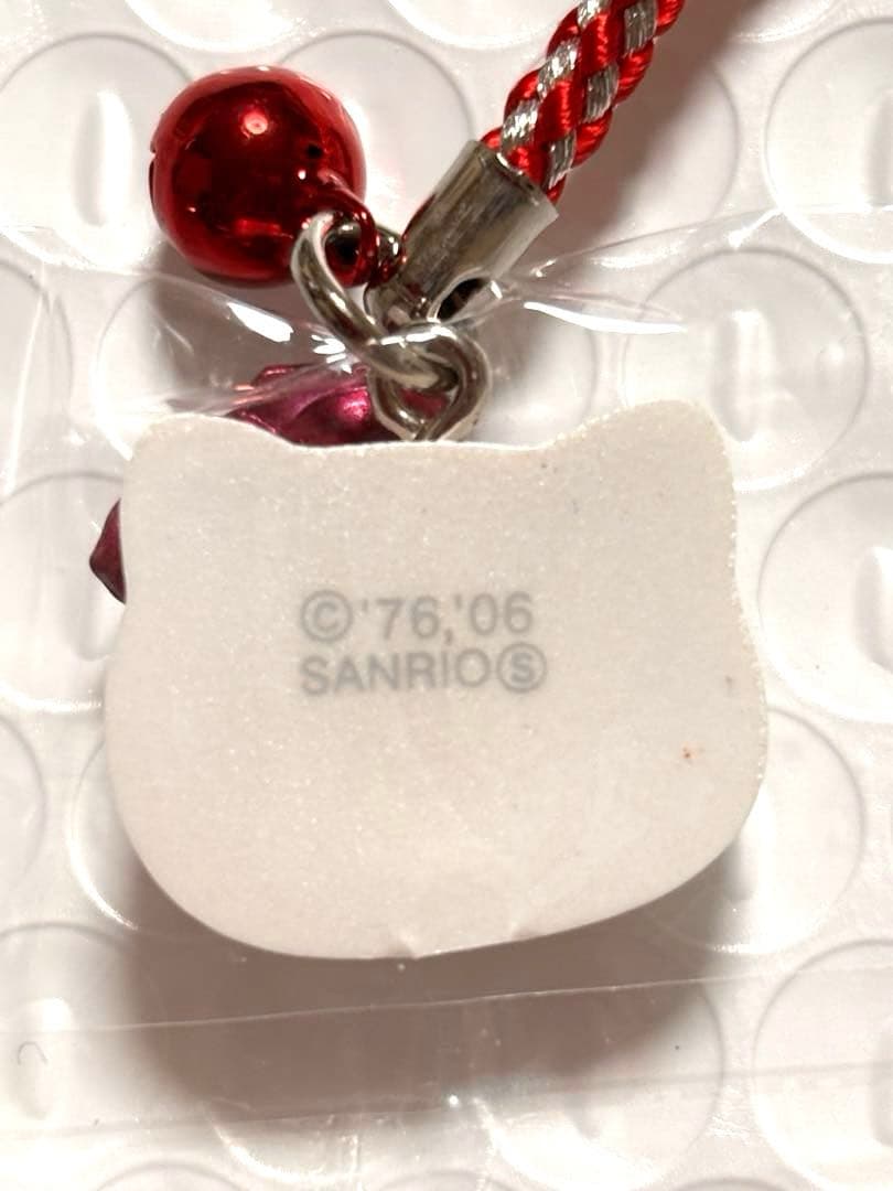 レア❣️未使用未開封❗️ハローキティストラップ2006 コサージュ