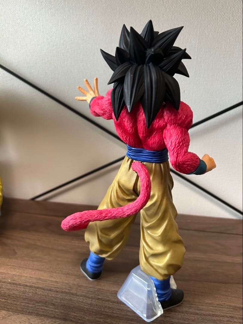 ドラゴンボール フィギュア 孫悟空GT超サイヤ人4 超サイヤ人3 黄金大猿