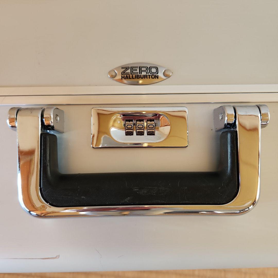 ZERO HALLIBURTON アルミニウムキャリーケース