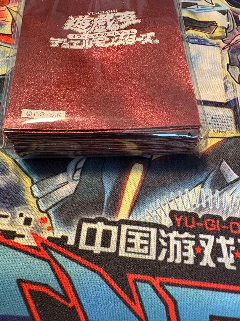 遊戯王　未開封　初期ロゴ　メタリックスリーブ　レッド　50枚　デラックスセット
