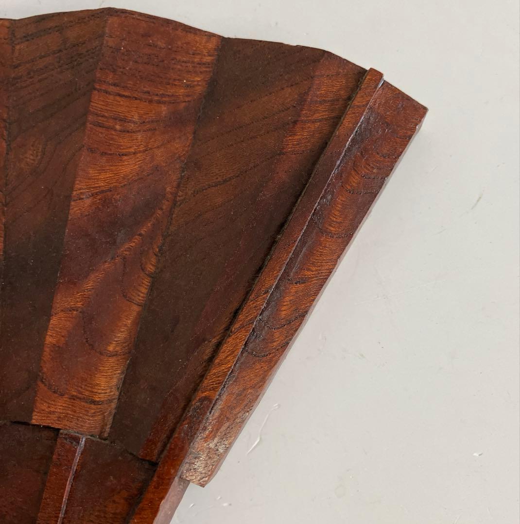 縁起物　硬質ケヤキ材製　扇形置物　約40cm×約27cm