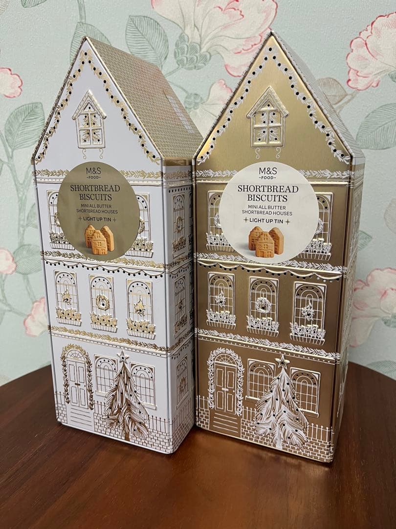 【M&S】2025クリスマス限定 ハウス型 ライトアップ缶　2缶セット