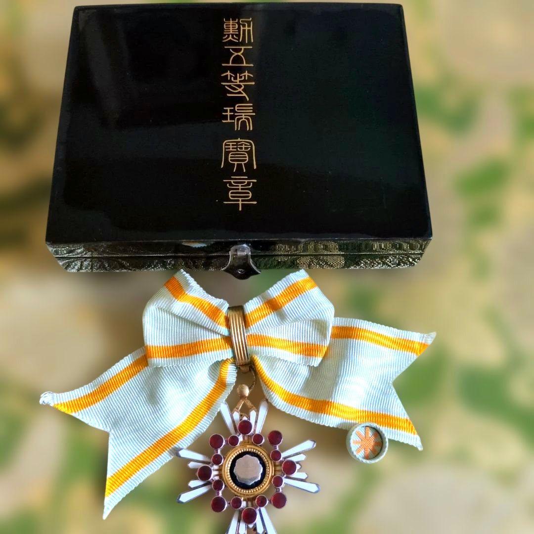 【最終価格】【美品・希少】勲五等瑞宝章 リボン婦人用 塗共箱・略綬付き