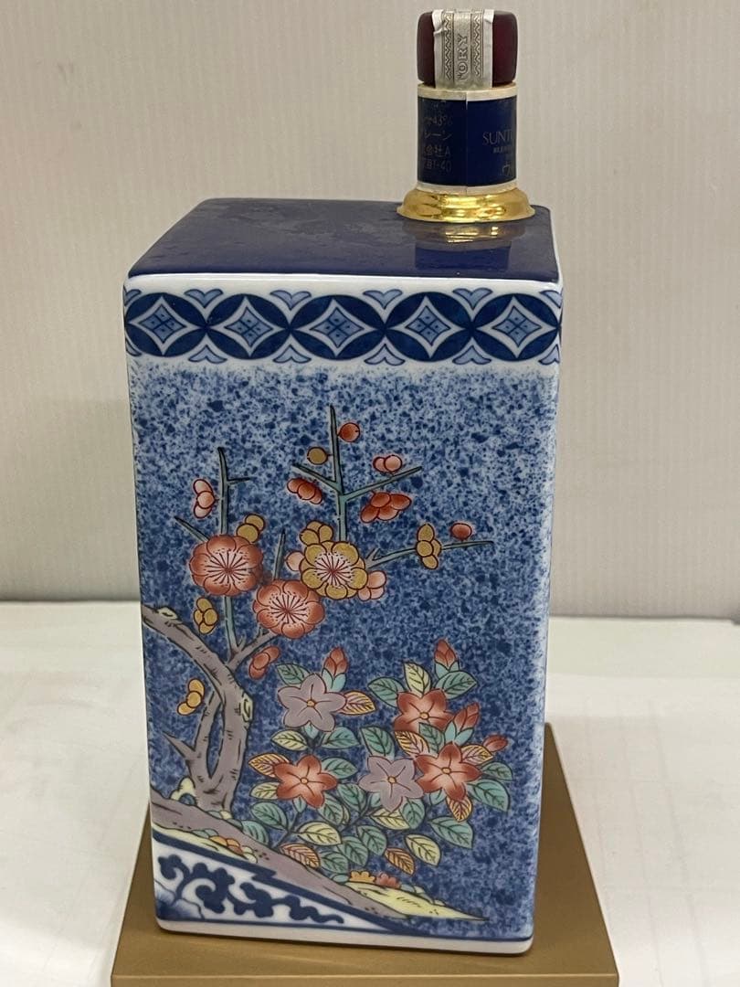 未開栓 サントリー 20年 ウイスキー　有田焼 染錦吹墨狛犬草花文11