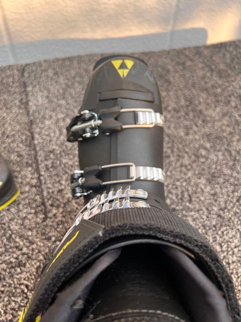 FISCHER RC4 GO 子供用スキー靴 ブラック/イエロー 23.5cm