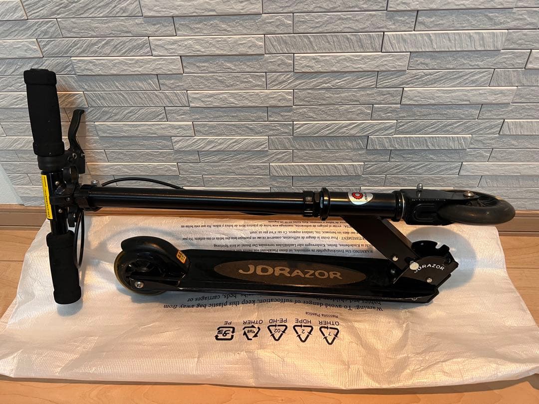 キックボード　ブレーキ付き　光るタイヤ