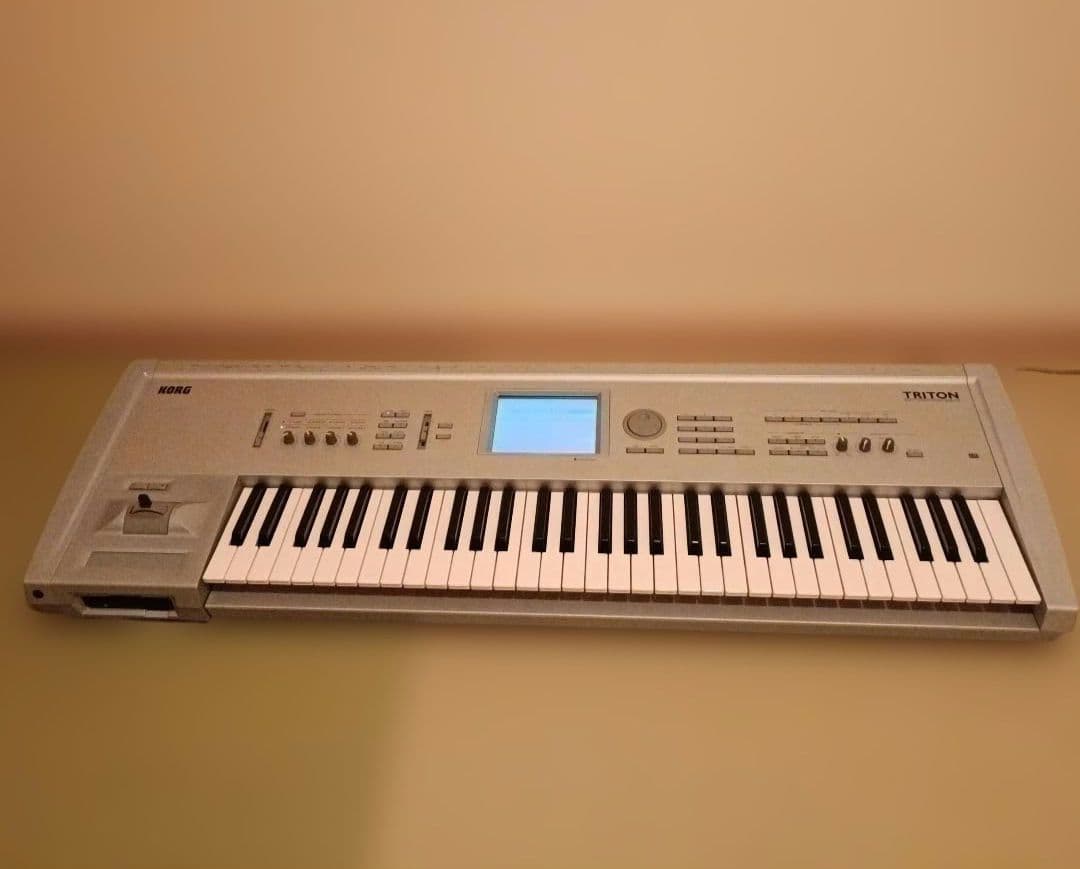 KORG TRITON シンセサイザー 61鍵 コルグ キーボード