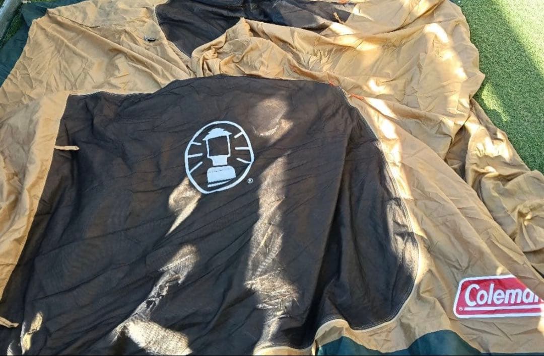 Coleman 2ルームドーム型テント 緑とベージュ