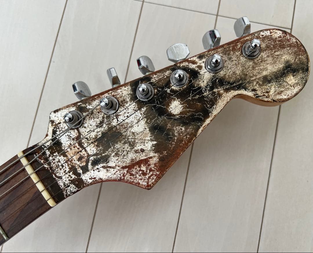 ハードレリック加工ストラトキャスター エレキギター メーカー不明ケース付