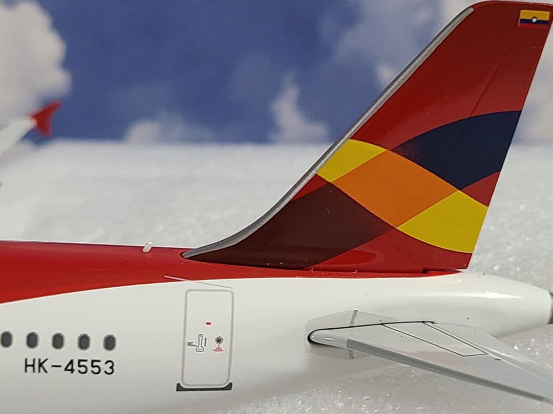 1/200 A319-112 アビアンカ航空 HK-4553 スタンド付属