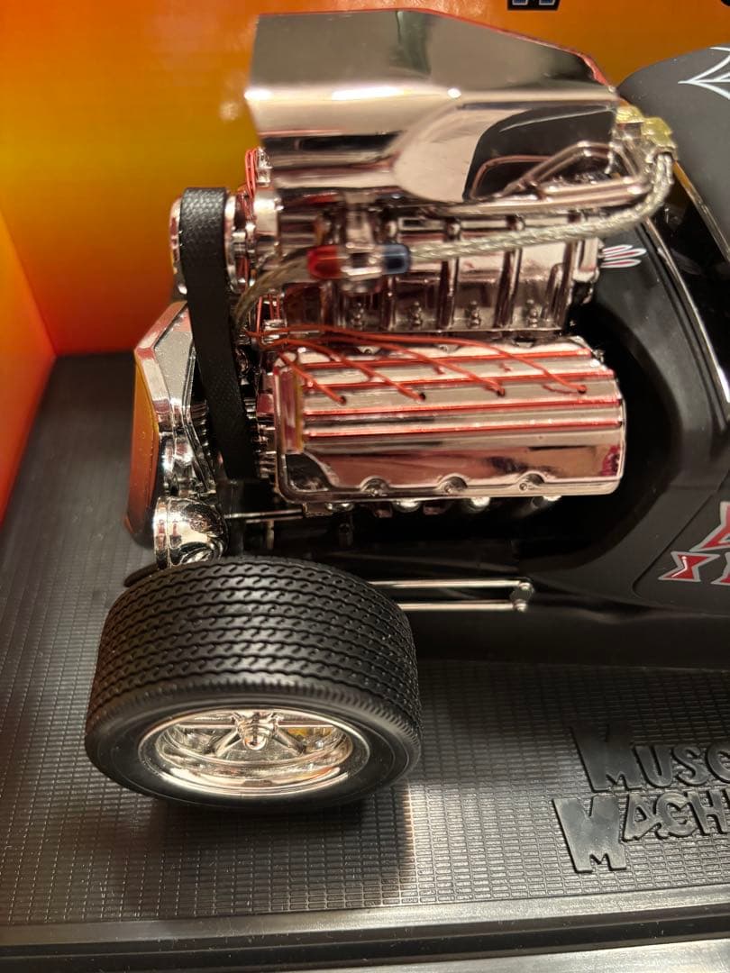 ミニカー MUSCLE MACHINES'33 FORD COUPE 1/18