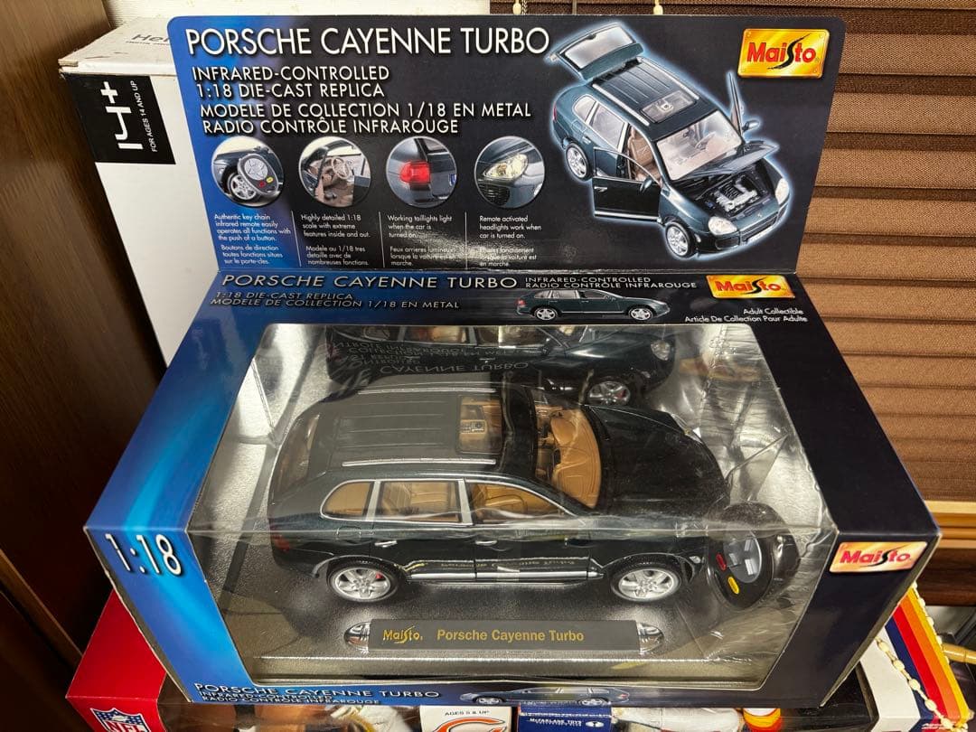 自動車 Maisto Porsche Cayenne Turbo 1:18