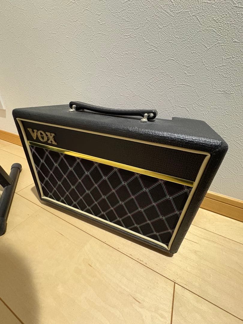 エレキベースとVOXアンプセット