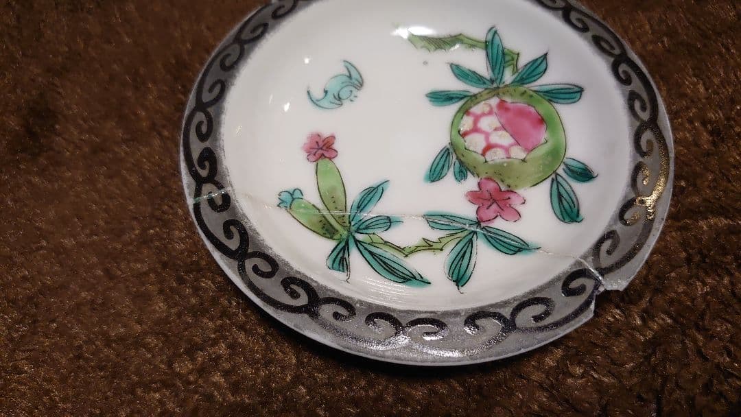 中国美術　李朝　粉彩　蝶の図　豆皿　旧家蔵出し　１客